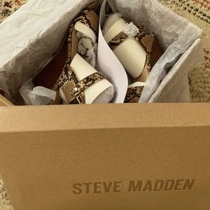 Steve Madden size 5 tan snake wedge sandals NEW IN BOX